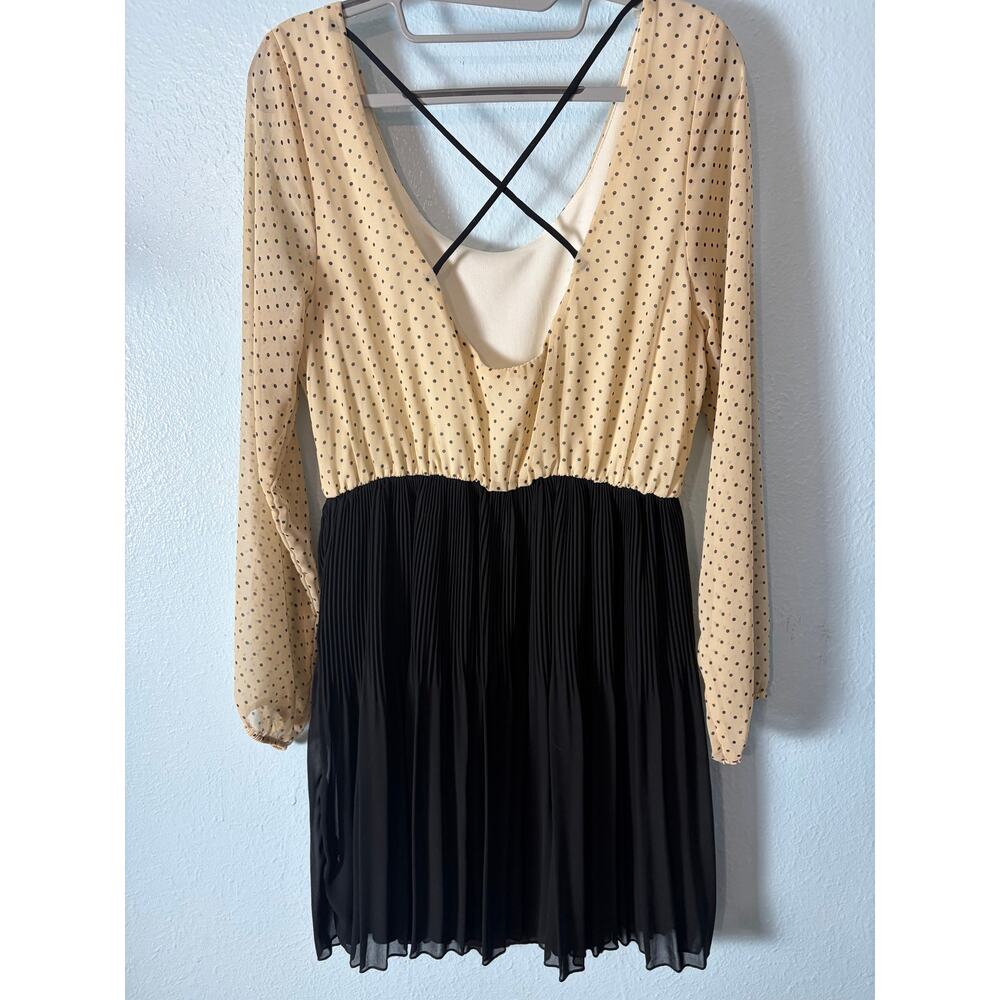 Everly Polka Dot Pleated Dress Beige Black‎ Long Sleeve Open Back Mini Dress - Picture 4 of 5